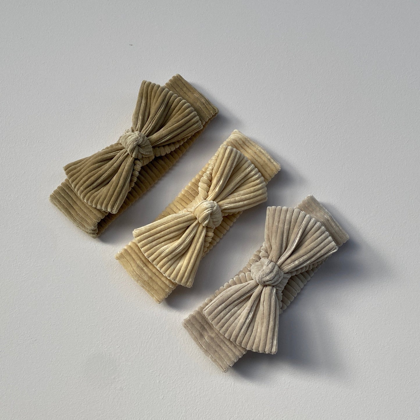 Velvet bow hairband - Light khaki